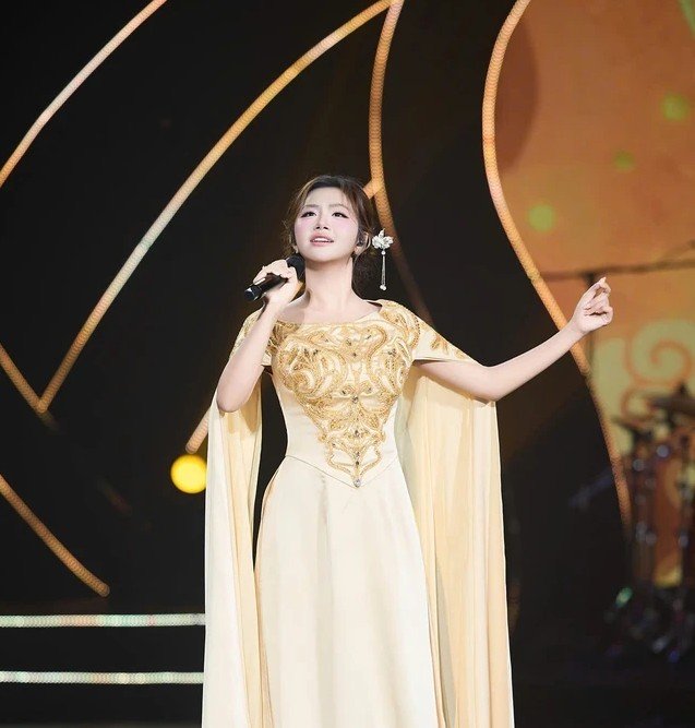 KHÁNH AN – CÔ GÁI MANG TÌNH YÊU BOLERO VÀO HÀNH TRÌNH ÂM NHẠC